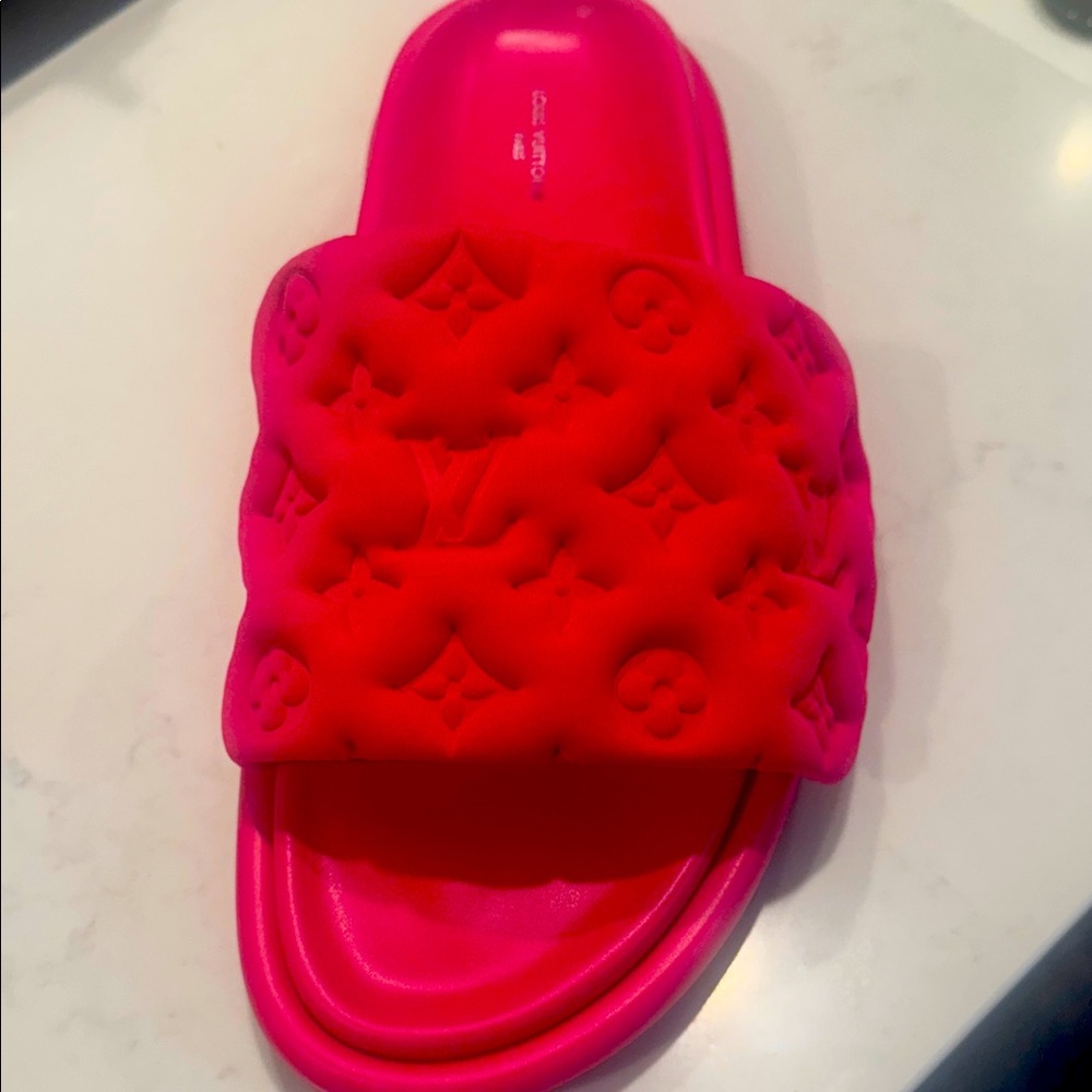 Louis Vuitton Pool Pillow Pink Slide Sandals
*** only 1 sandal, the left foot***